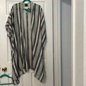 NWT Gray, Black, White Fringe Trimmed Kimono.